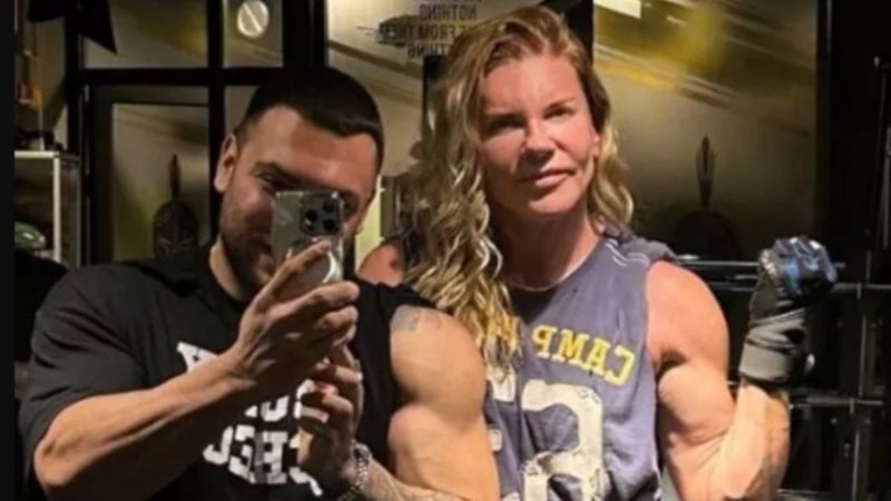 Biricik Suden kaslarını paylaştı