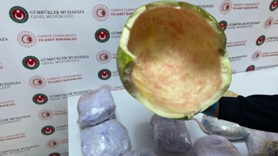 Hakkari'de karpuzun içinden uyuşturucu çıktı
