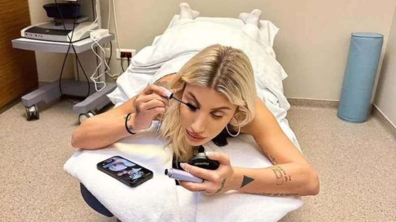 İrem Derici fizik tedaviye başladı