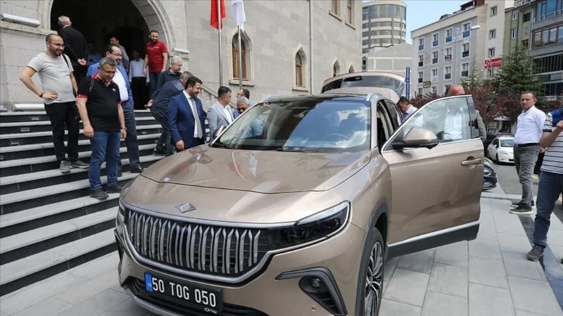 Nevşehir'in yeni makam aracı 'Kapadokya' renkli Togg oldu