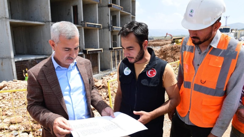 Malatya'da yükselmeye devam eden afet konutları ekipler tarafından incelendi
