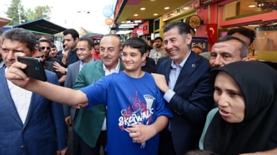 Dışişleri Bakanı Çavuşoğlu ile Sinan Oğan, Antalya'da halkla bir araya geldi