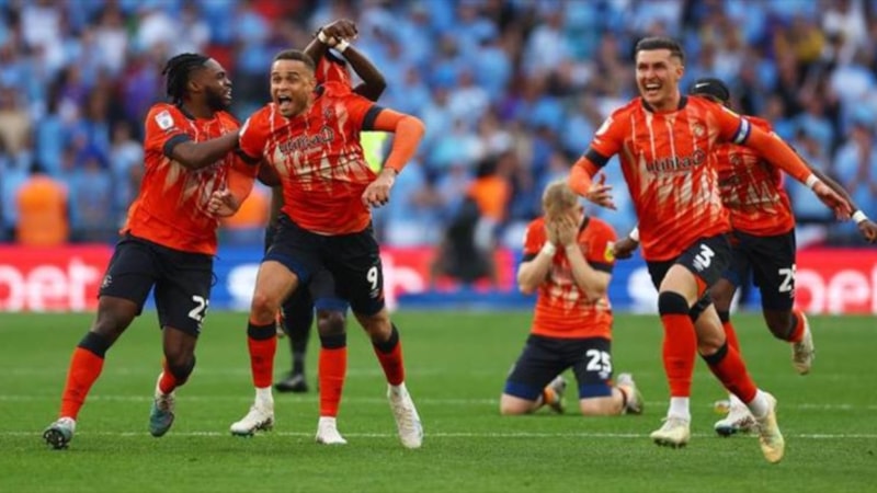 İngiltere Premier Lig'e yükselen son takım Luton Town oldu