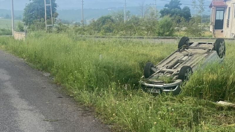 Samsun'da otomobil kazasında, sandık kurulu başkanı ve sandık kurulu görevlisi yaralandı