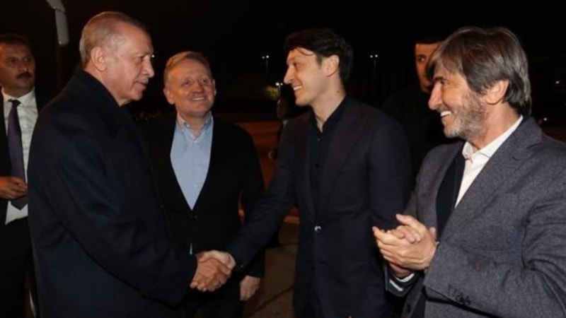 Mesut Özil'den Cumhurbaşkanı Erdoğan paylaşımı: Elhamdülillah