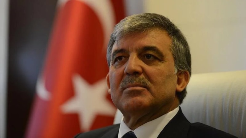 Abdullah Gül'den Cumhurbaşkanı Erdoğan'a tebrik