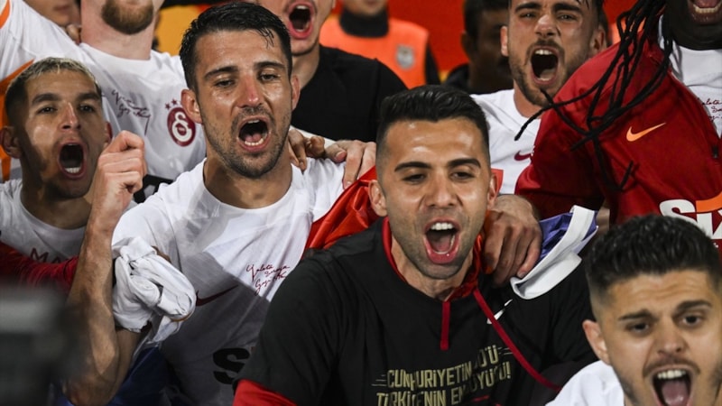 Galatasaray'da 20 futbolcu ilk kez şampiyon oldu