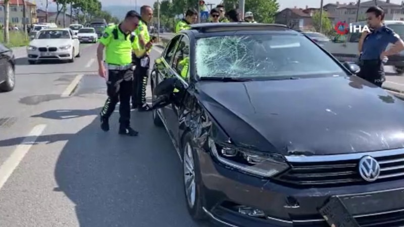 Sakarya'da satışı yeni alınan lüks otomobil ile 13 yaşındaki çocuğa çarptı