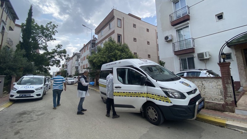 Antalya birlikte içki içtikleri arkadaşlarını sabah ölü buldular