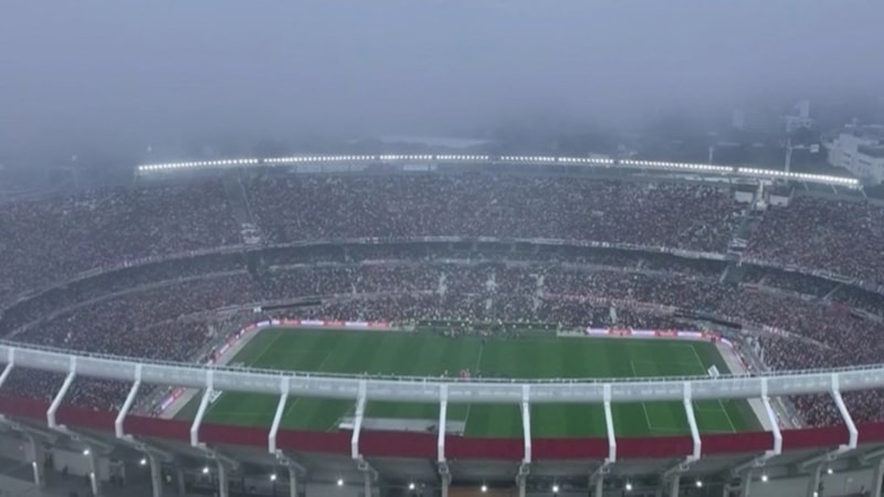 Arjantin'de tribünden düşen taraftar hayatını kaybetti