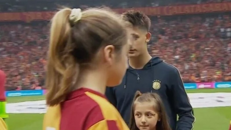 Fenerbahçe, Galatasaray maçına 5 yıldızlı sweatshirtler ile çıktı