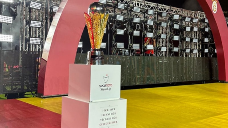 Galatasaray'dan Fenerbahçe'ye kupa göndermesi