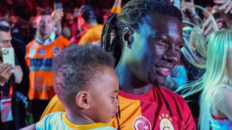 Bafetimbi Gomis, Galatasaray'da devam etmeyeceğini açıkladı
