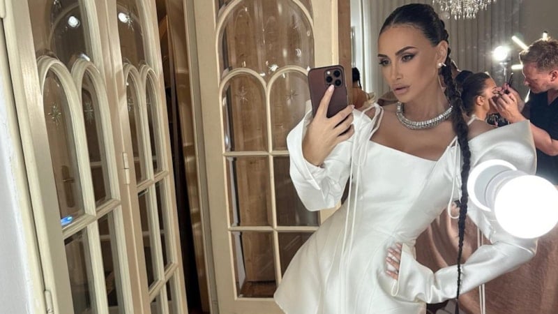 Emina Jahovic, estetik harikası çıktı