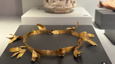 İznik'te kazılarda bulunan, Roma Valisi'nin 2 bin yıllık altın tacı