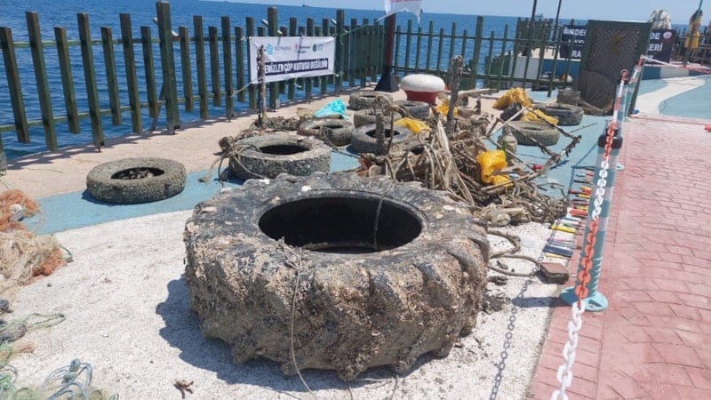 Tekirdağ kıyılarında temizlik: Traktör lastiği çıktı