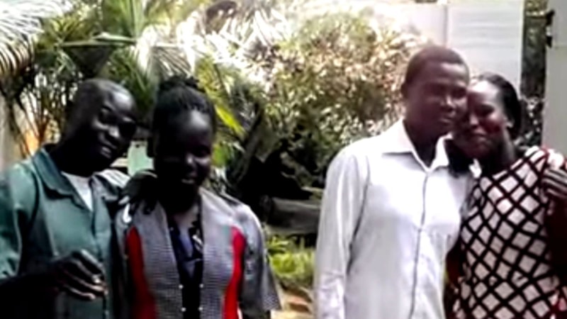 Nijerya'da şaşkına çeviren tören: Eşlerini ve çocuklarını değiştirdiler