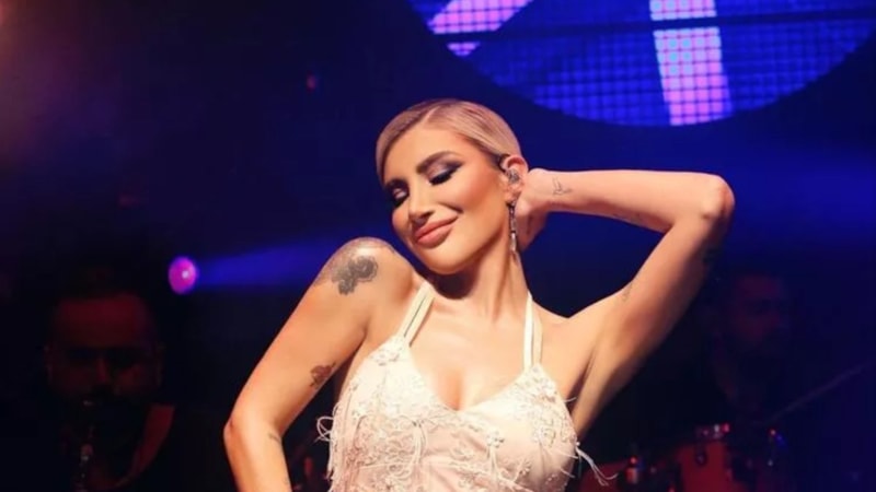 İrem Derici, kardeşini havalimanında gördü