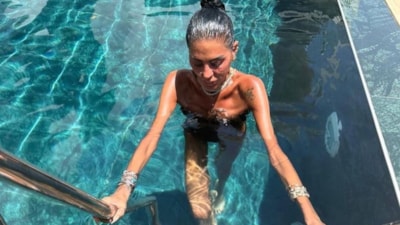 Süreyya Yalçın'ın havuz pozu