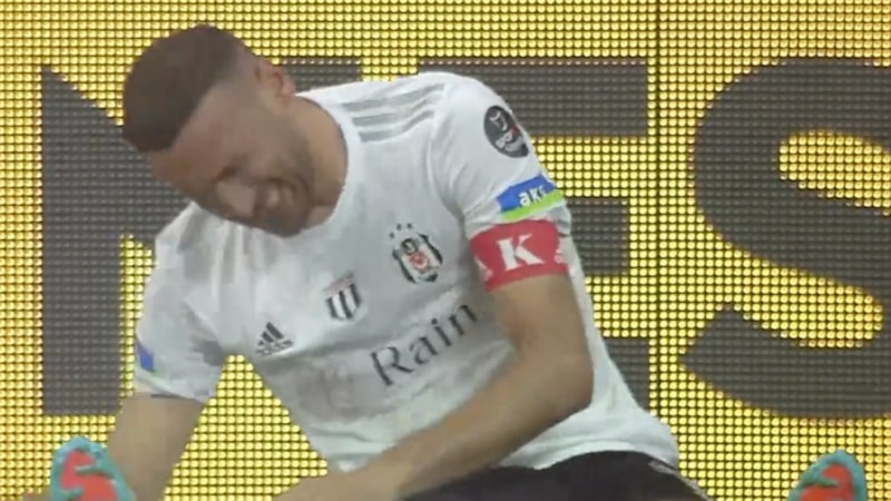 Cenk Tosun, Konyaspor maçında sakatlık geçirdi