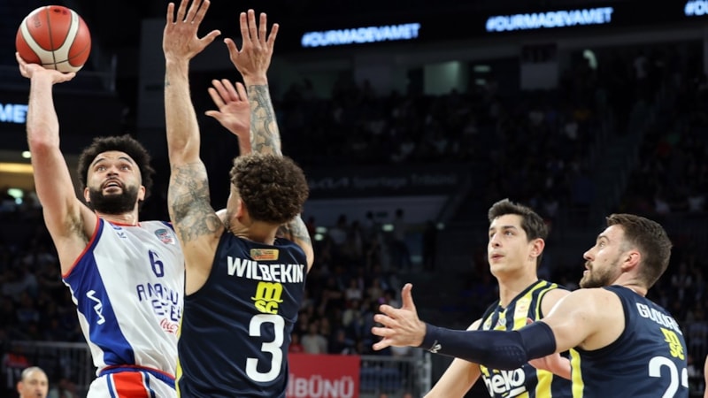 Anadolu Efes sahasında Fenerbahçe'yi yendi