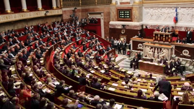 Fransa'da muhalefet emeklilik reformunun iptalini öngören tasarıyı geri çekti