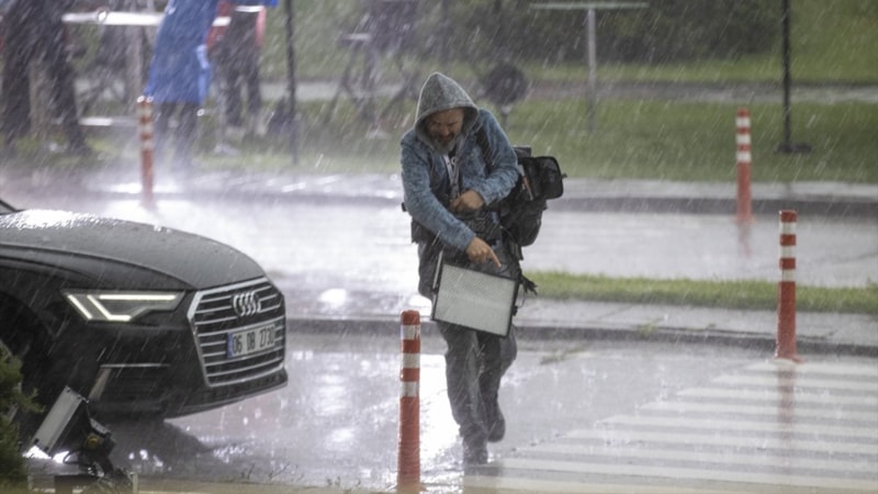 Ankara ve İzmir dahil 24 kente Meteoroloji'den sarı kodlu uyarı