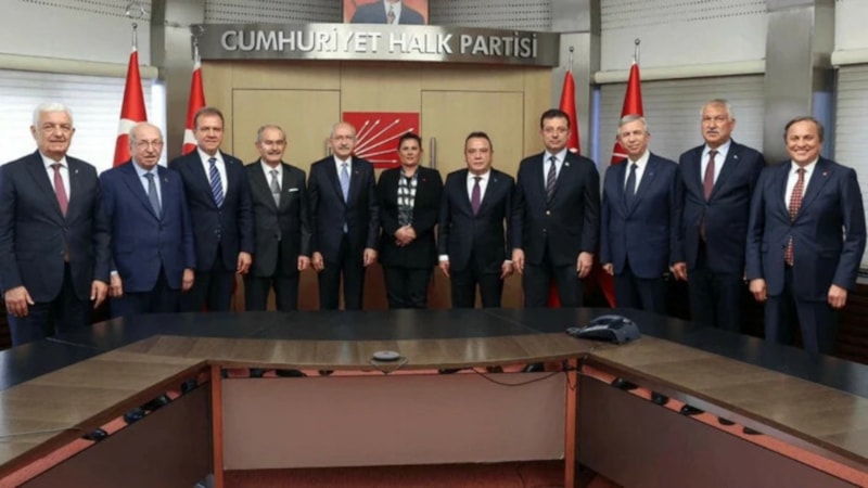 CHP’de genel başkanlık yarışı kızıştı: Kemalciler ve Ekremciler karşı karşıya