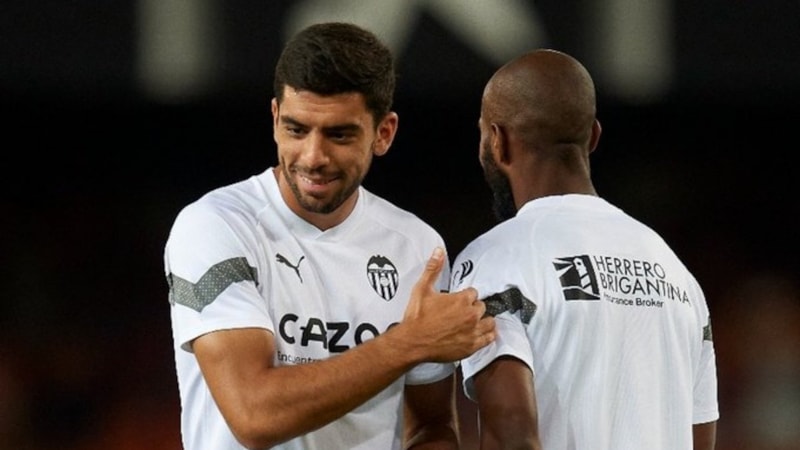 Valencia, Cenk Özkacar'ı resmen açıkladı