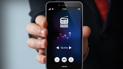 Sene olmuş 2023! Telefonlardaki FM radyolar neden kulaklık olmadan çalışmaz