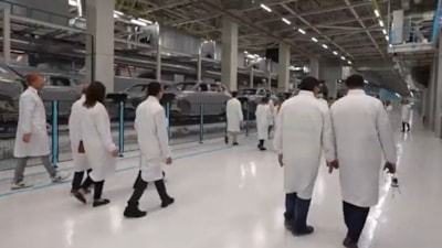 Togg fabrikasını Alman basın mensupları ziyaret etti