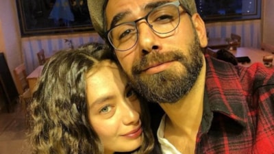 Neslihan Atagül,  Kadir Doğulu'ya poz verdi