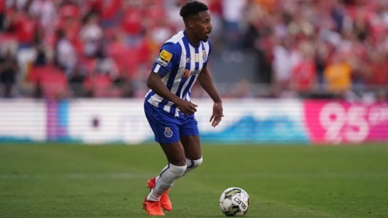 Trabzonspor'a yeni sağ bek: Wilson Manafa