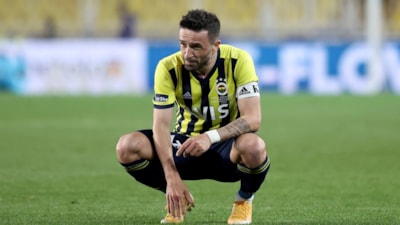 Gökhan Gönül futbolu bıraktı