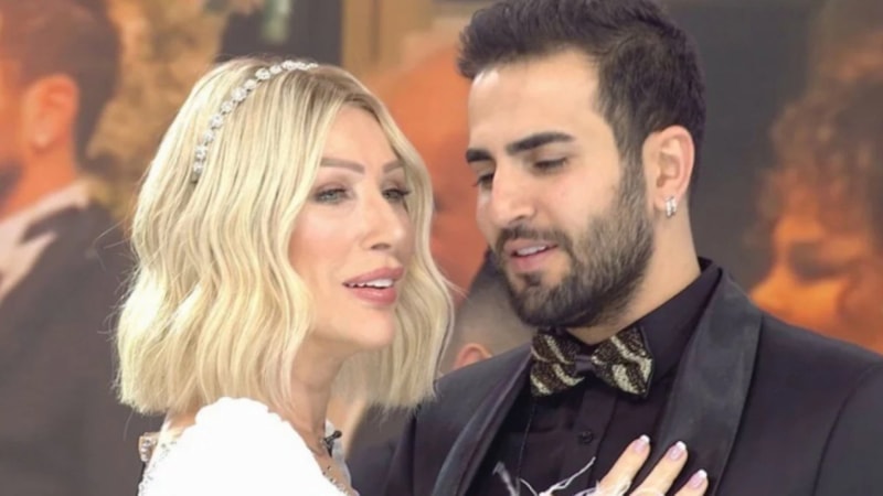 Seda Sayan aşka geldi! Eşini öpücüklere boğdu