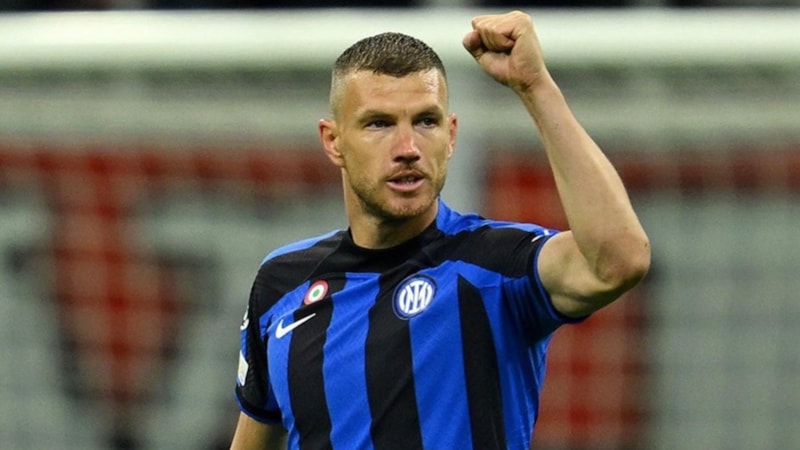 Fenerbahçe'nin yeni forveti Edin Dzeko kimdir? Edin Dzeko hangi takımlarda oynadı? İşte kariyeri..