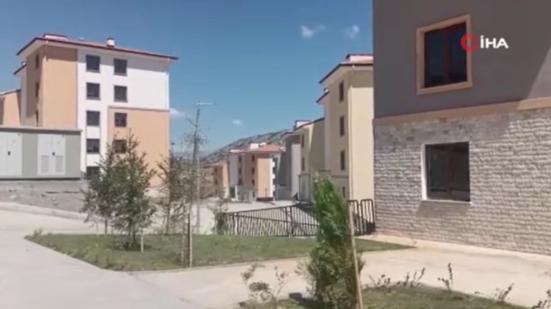 Adıyaman Sincik'te yapılan deprem konutlarının kuraları çekildi