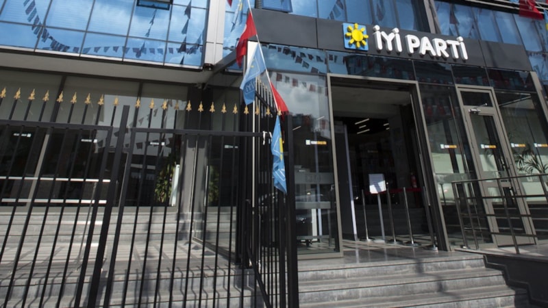 İyi Parti'de istifa furyası devam ediyor: Buca'da sandalyesi kalmadı