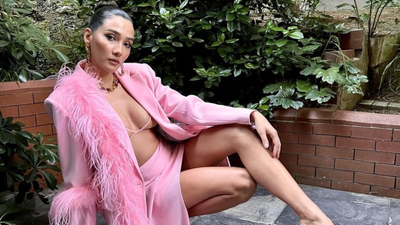 Aybüke Pusat, transparan tarzıyla büyüledi