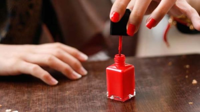 Oje sürmek gusüle ve abdeste engel mi? Diyanet cevapladı