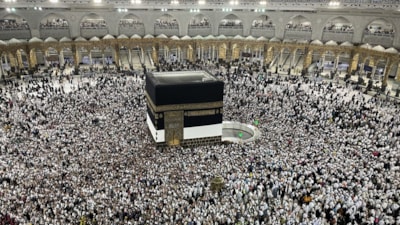 Hacı adayları Kurban Bayramı öncesi son cuma namazını Kabe'de kıldı
