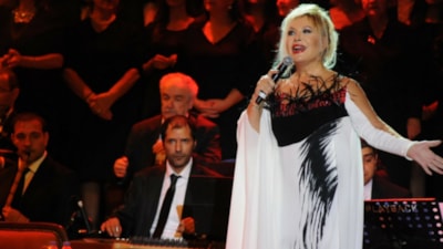 Emel Sayın gençlik fotoğrafını paylaştı