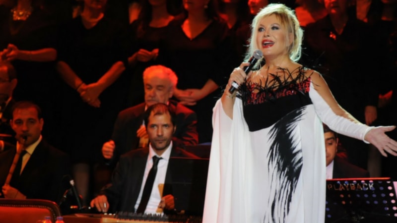 Emel Sayın gençlik fotoğrafını paylaştı