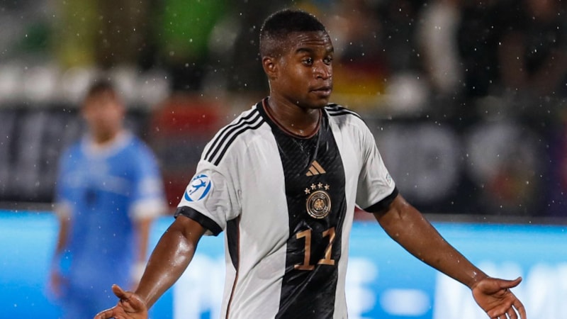 Alman ümit milli futbolcular, ırkçı hakarete uğradı