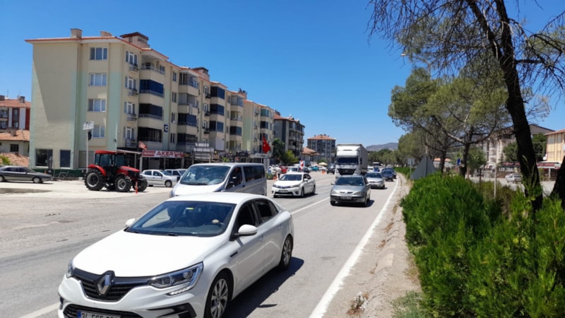 Çorum'da bulunan D-100 kara yolunda trafik yoğunluğu