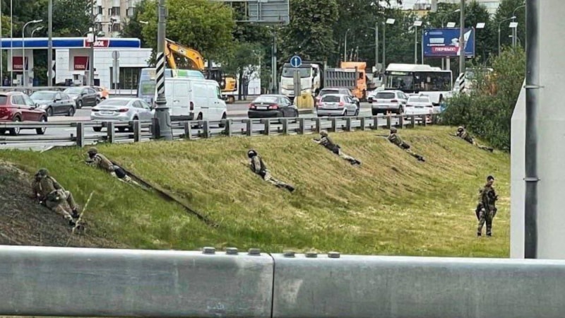 Rusya'da Wagner krizi sürüyor: Moskova'da askerler siper aldılar