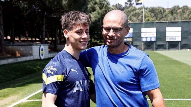 Alex de Souza ve Mesut Özil'den Arda Güler'e telefon