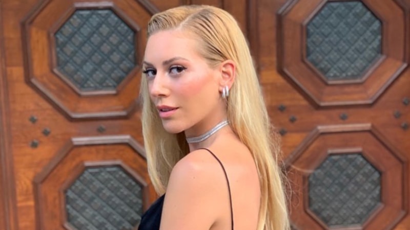 Sinem Kobal güzelliği ile büyüledi, takipçileri yorum yağdırdı! 'Kadın yaşlanmıyor..'