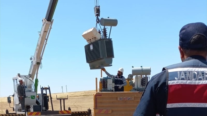 Diyarbakır'ın Çınar ilçesinde 13 kaçak trafoya el koyuldu