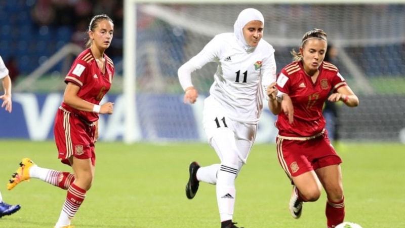 Fransa'da mahkeme, başörtüsü yasağını onadı